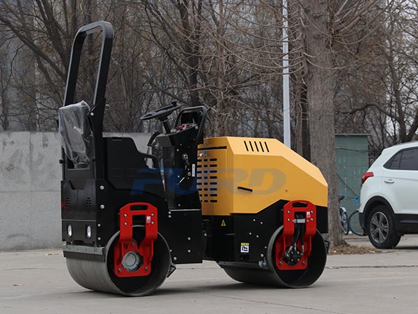 小型壓路機(jī)長(zhǎng)期不使用就能丟下保養(yǎng)嗎？